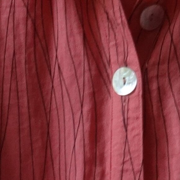 Peck & Peck women's button down top size L, salmon color with small black lines - Picture 13 of 13